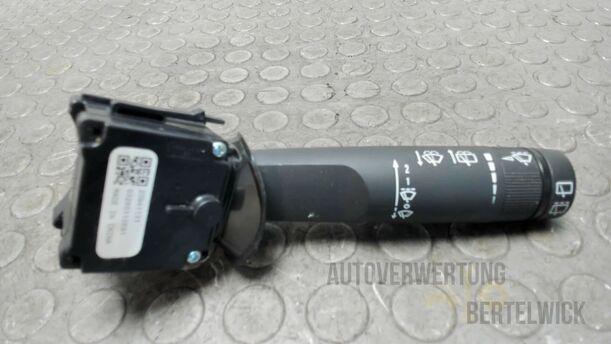 Foto: SCHEIBENWISCHERSCHALTER eines Opel Astra 1.7 CDTI DPF Sports Tourer GLXi