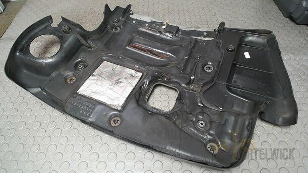 Foto: MOTORABDECKUNG/ MOTORVERSCHAHLUNG eines BMW 318d touring GLXi