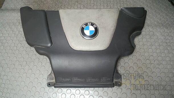 Foto: ANSAUGHAUBE eines BMW 318d touring GLXi