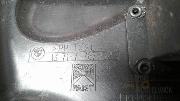 Foto: ANSAUGHAUBE eines BMW 318d touring GLXi