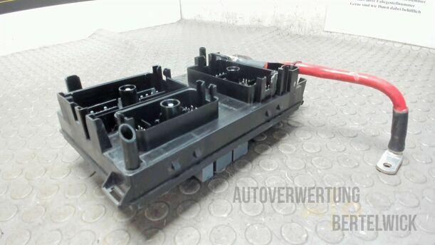 Foto: SICHERUNGSKASTEN eines Opel Astra 1.7 CDTI DPF Sports Tourer GLXi
