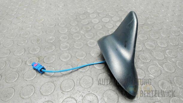 Foto: DACHANTENNE / HAIFLOSSENANTENNE eines Opel Astra 1.7 CDTI DPF Sports Tourer GLXi