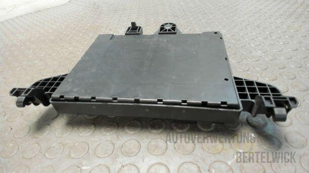 Foto: SICHERUNGSKASTEN HINTEN eines Opel Astra 1.7 CDTI DPF Sports Tourer GLXi