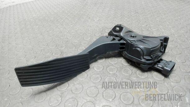 Foto: GASPEDAL ( SCHALTGETRIEBE ) eines Opel Astra 1.7 CDTI DPF Sports Tourer GLXi