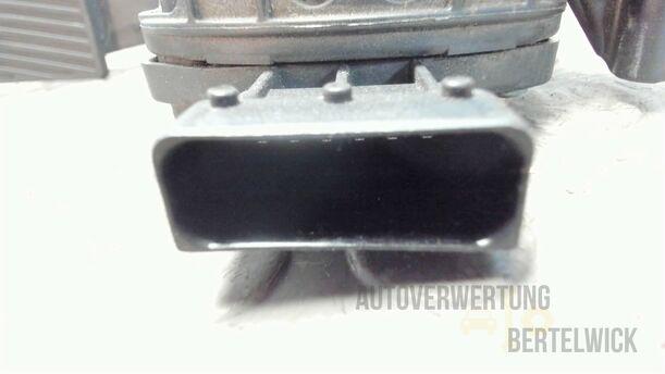 Foto: GASPEDAL ( SCHALTGETRIEBE ) eines Opel Astra 1.7 CDTI DPF Sports Tourer GLXi