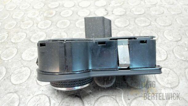 Foto: LICHTSCHALTER eines Opel Astra 1.7 CDTI DPF Sports Tourer GLXi