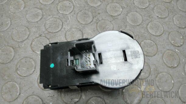 Foto: LICHTSCHALTER eines Opel Astra 1.7 CDTI DPF Sports Tourer GLXi