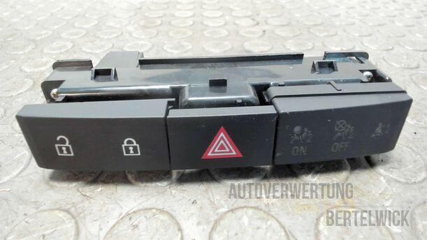 Foto: WARNBLINKSCHALTER eines Opel Astra 1.7 CDTI DPF Sports Tourer GLXi