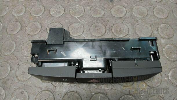 Foto: WARNBLINKSCHALTER eines Opel Astra 1.7 CDTI DPF Sports Tourer GLXi