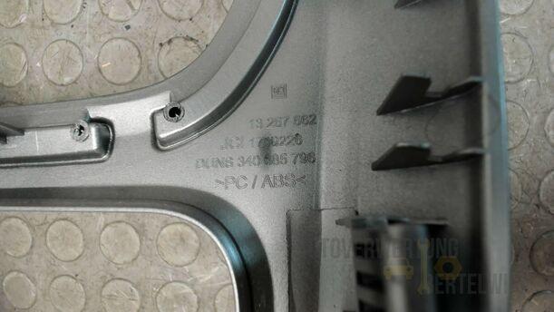 Foto: ABDECKUNG MITTELKONSOLE eines Opel Astra 1.7 CDTI DPF Sports Tourer GLXi