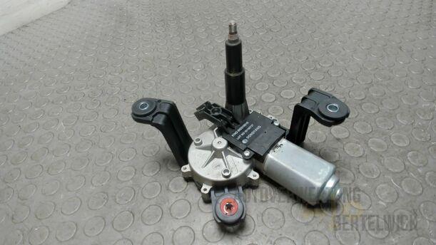 Foto: SCHEIBENWISCHERMOTOR HINTEN eines Opel Astra 1.7 CDTI DPF Sports Tourer GLXi
