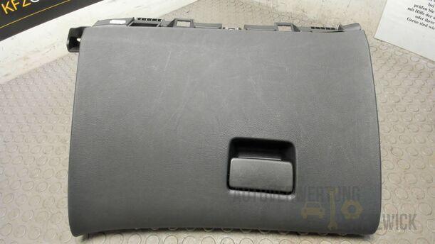 Foto: HANDSCHUHFACH eines Opel Astra 1.7 CDTI DPF Sports Tourer GLXi