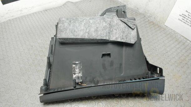 Foto: HANDSCHUHFACH eines Opel Astra 1.7 CDTI DPF Sports Tourer GLXi