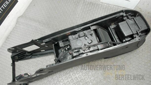 Foto: MITTELKONSOLE eines Opel Astra 1.7 CDTI DPF Sports Tourer GLXi