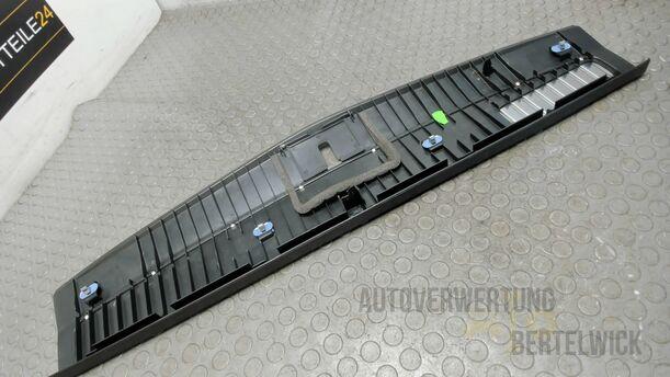Foto: LADEKANTE VERKLEIDUNG / ABDECKUNG eines Opel Astra 1.7 CDTI DPF Sports Tourer GLXi