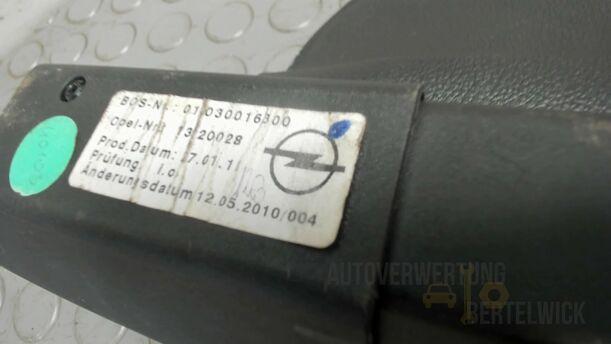 Foto: LADERAUMABDECKUNG eines Opel Astra 1.7 CDTI DPF Sports Tourer GLXi