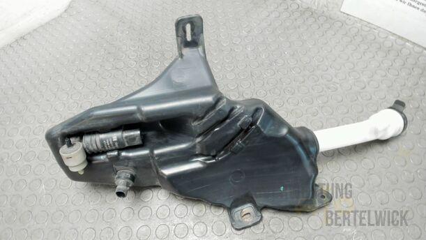 Foto: SCHEIBENWASCHBEHÄLTER eines Opel Astra 1.7 CDTI DPF Sports Tourer GLXi