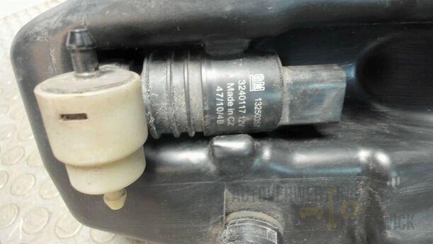 Foto: SCHEIBENWASCHBEHÄLTER eines Opel Astra 1.7 CDTI DPF Sports Tourer GLXi