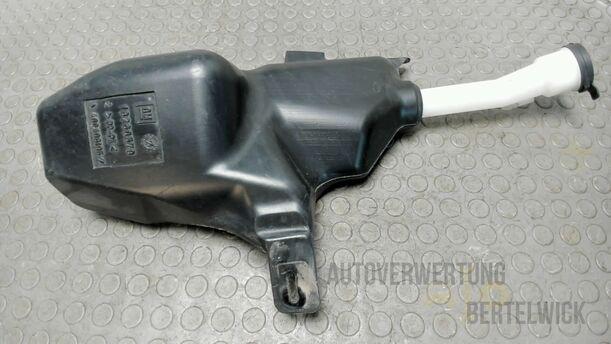 Foto: SCHEIBENWASCHBEHÄLTER eines Opel Astra 1.7 CDTI DPF Sports Tourer GLXi