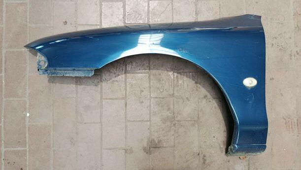 Foto: KOTFLÜGEL LINKS eines Ford Mondeo Turnier GLXi