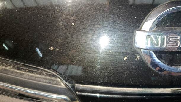 Foto: MOTORHAUBE eines Nissan Micra 1.2 GLXi