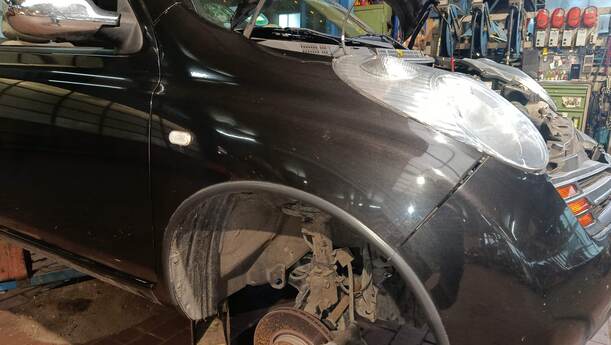 Foto: KOTFLÜGEL RECHTS eines Nissan Micra 1.2 GLXi