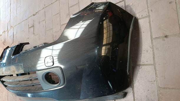 Foto: STOSSFÄNGER/ STOßSTANGE VORN eines Nissan Micra 1.2