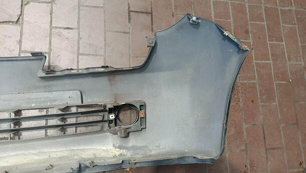 Foto: STOSSFÄNGER/ STOßSTANGE VORN eines Nissan Micra 1.2