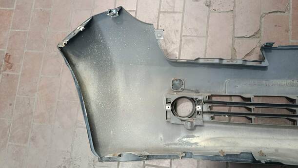 Foto: STOSSFÄNGER/ STOßSTANGE VORN eines Nissan Micra 1.2