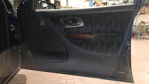 Foto: TÜR VORNE RECHTS eines Ford Mondeo Turnier