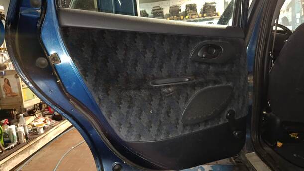 Foto: TÜR HINTEN LINKS eines Ford Mondeo Turnier