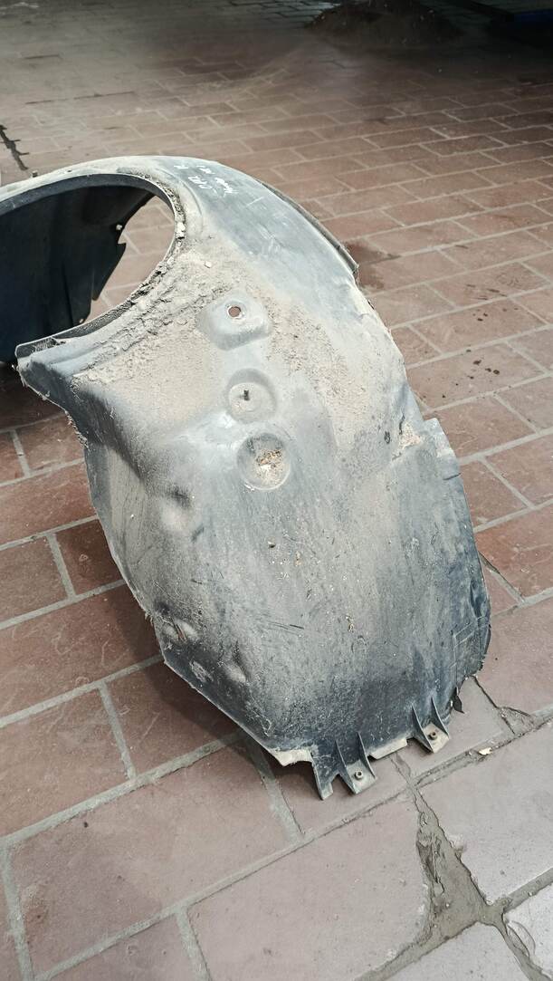 Foto: RADHAUSSCHALE / INNENKOTFLÜGEL VORNE LINKS eines Ford Mondeo Turnier