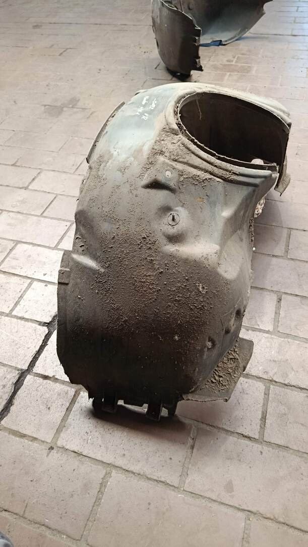 Foto: RADHAUSSCHALE / INNENKOTFLÜGEL VORNE RECHTS eines Ford Mondeo Turnier