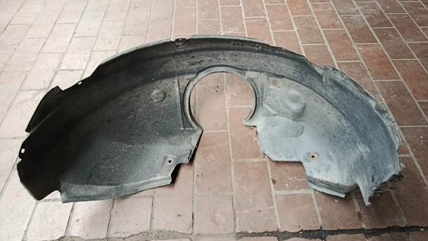 Foto: RADHAUSSCHALE / INNENKOTFLÜGEL VORNE RECHTS eines Ford Mondeo Turnier