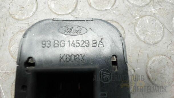 Foto: FENSTERHEBERSCHALTER eines Ford Mondeo Turnier