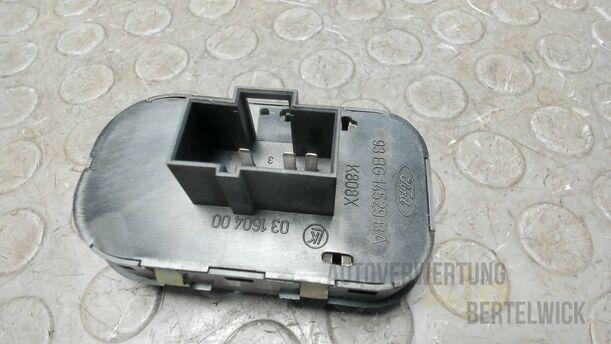 Foto: FENSTERHEBERSCHALTER eines Ford Mondeo Turnier