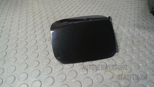 Foto: TANKKLAPPE/ TANKDECKEL eines Nissan Micra 1.2