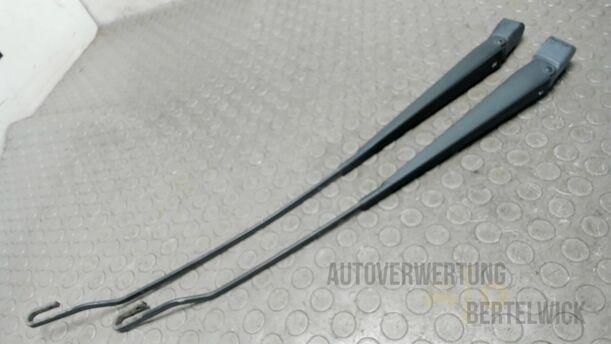 Foto: SCHEIBENWISCHERARME VORNE eines Ford Mondeo Turnier