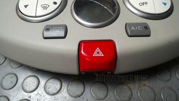 Foto: HEIZUNGSBETÄTIGUNG eines Nissan Micra 1.2