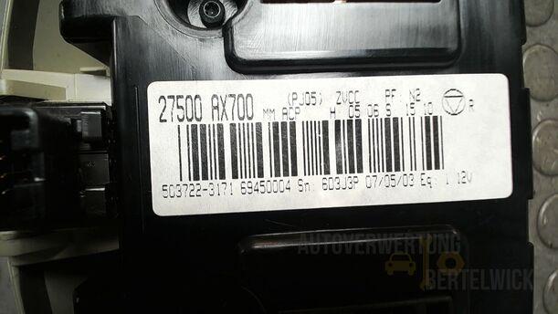 Foto: HEIZUNGSBETÄTIGUNG eines Nissan Micra 1.2
