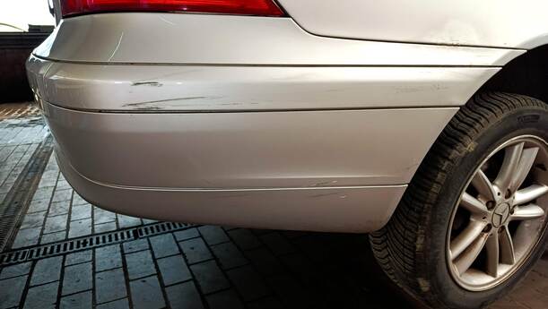 Foto: STOSSFÄNGER / STOßSTANGE HINTEN eines Mercedes-Benz C 220 CDI