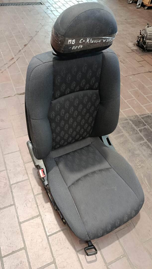 Foto: SITZ VORNE LINKS / FAHRERSITZ eines Mercedes-Benz C 220 CDI