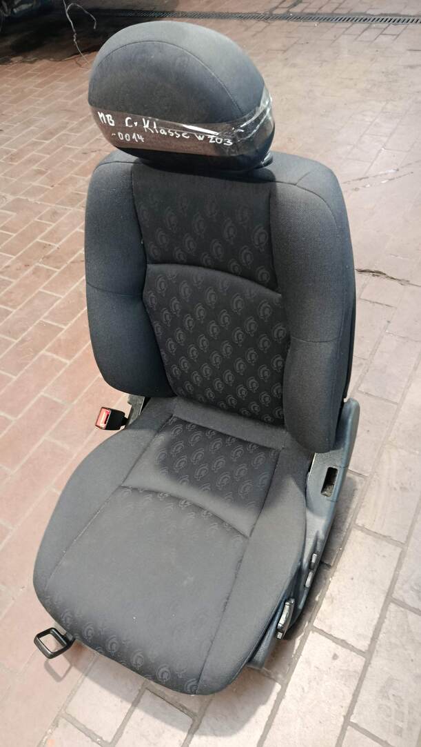 Foto: SITZ VORNE LINKS / FAHRERSITZ eines Mercedes-Benz C 220 CDI