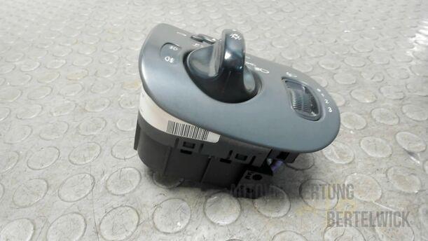 Foto: LICHTSCHALTER eines Mercedes-Benz C 220 CDI