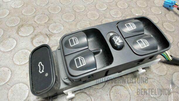 Foto: FENSTERHEBERSCHALTER VORNE LINKS eines Mercedes-Benz C 220 CDI