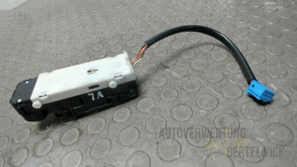 Foto: FENSTERHEBERSCHALTER VORNE LINKS eines Mercedes-Benz C 220 CDI