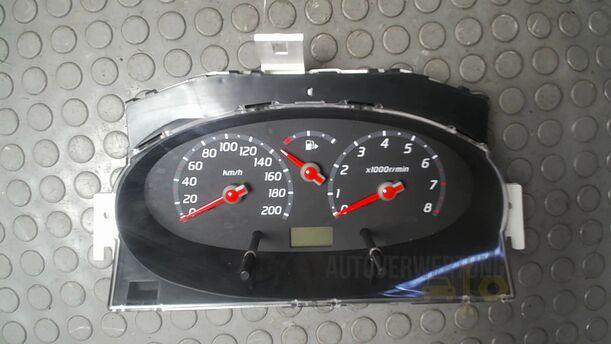 Foto: TACHOEINHEIT/ KOMBIINSTRUMENT eines Nissan Micra 1.2