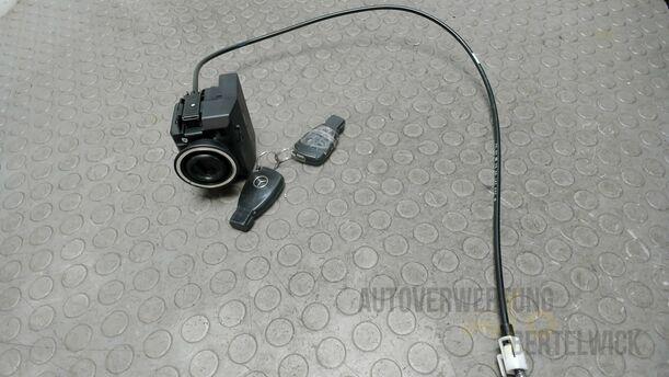 Foto: ZÜNDANLASSSCHALTER eines Mercedes-Benz C 220 CDI