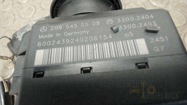 Foto: ZÜNDANLASSSCHALTER eines Mercedes-Benz C 220 CDI