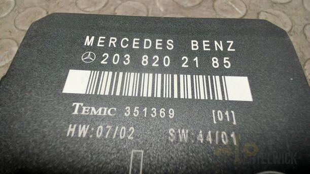 Foto: TÜRSTEUERGERÄT HINTEN LINKS eines Mercedes-Benz C 220 CDI Fun